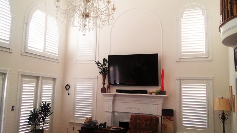 Jacksonville great room with wall-mounted television and arc windows.